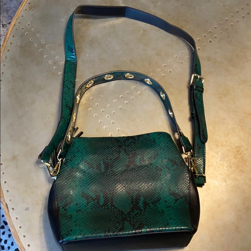 Inzi green/black snake print purse